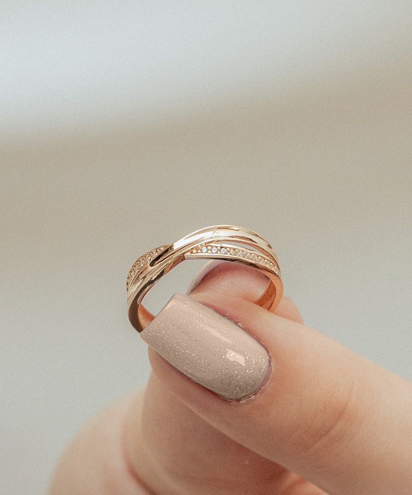 Auksinis žiedas su cirkoniais