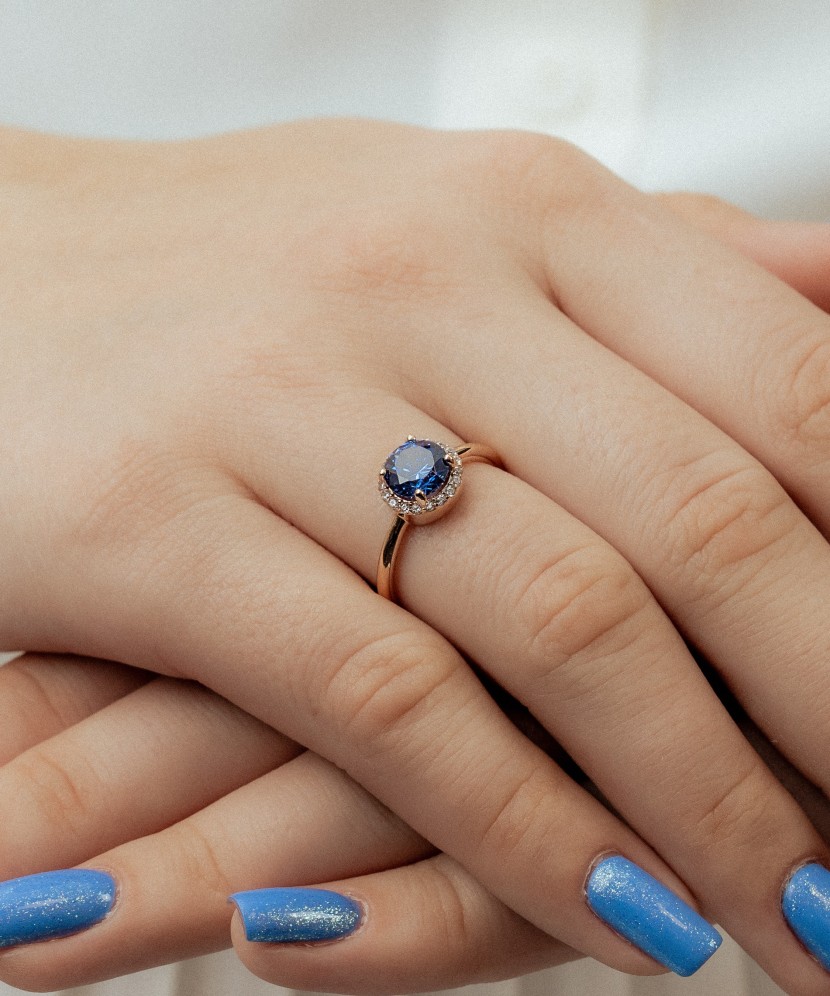 Auksinis žiedas su cirkoniais