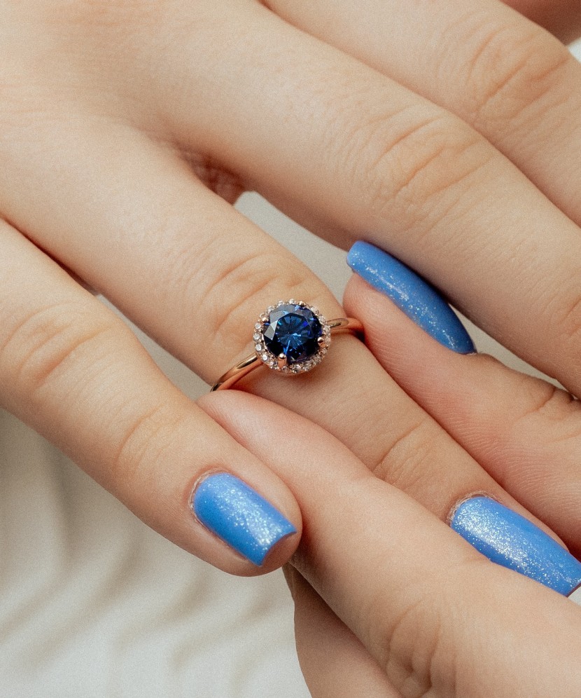 Auksinis žiedas su cirkoniais