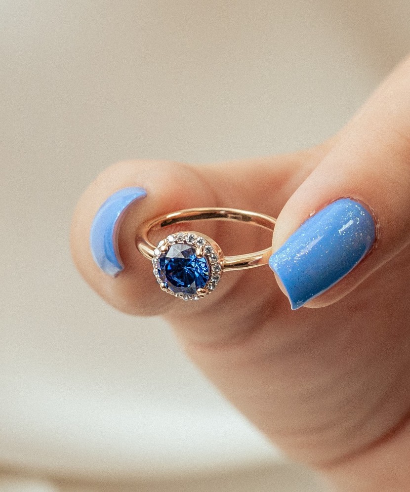 Auksinis žiedas su cirkoniais