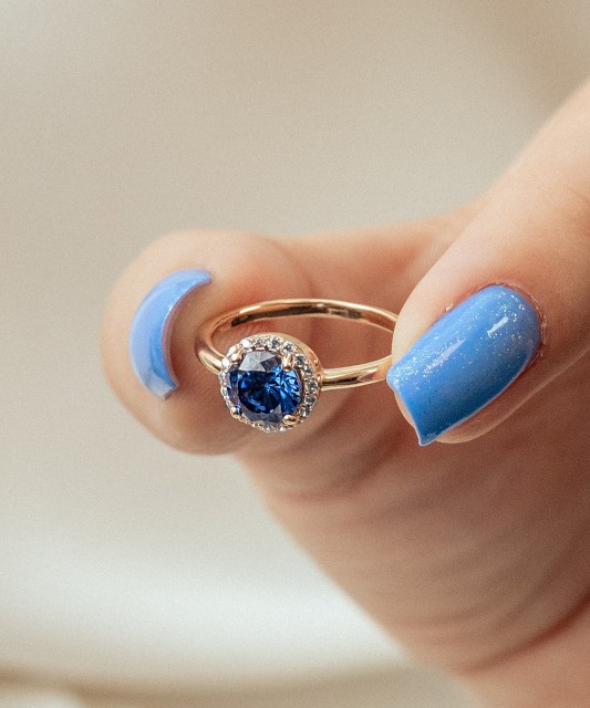 Auksinis žiedas su cirkoniais