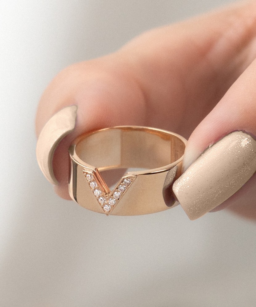 Auksinis žiedas su cirkoniais