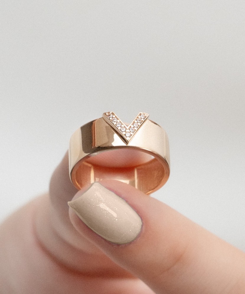 Auksinis žiedas su cirkoniais