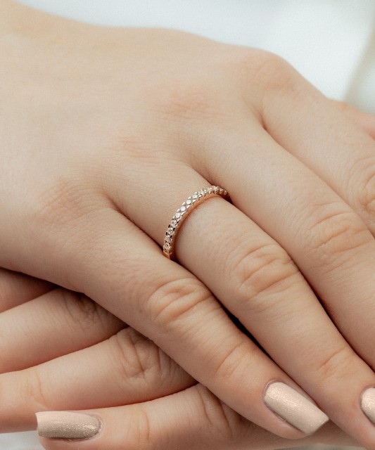 Auksinis žiedas su cirkoniais