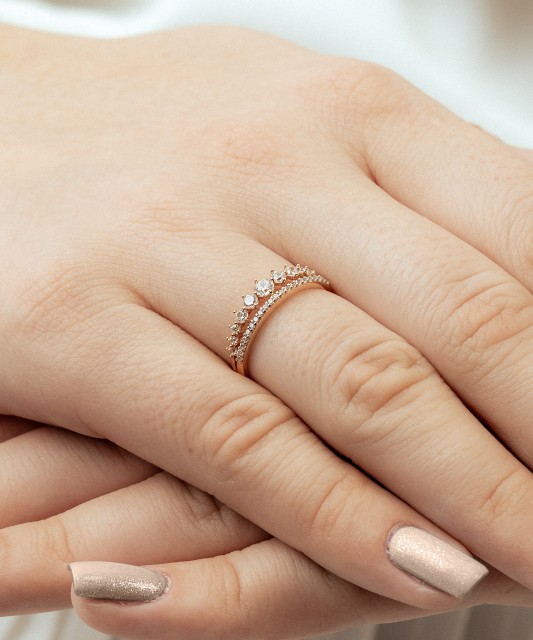 Auksinis žiedas su cirkoniais