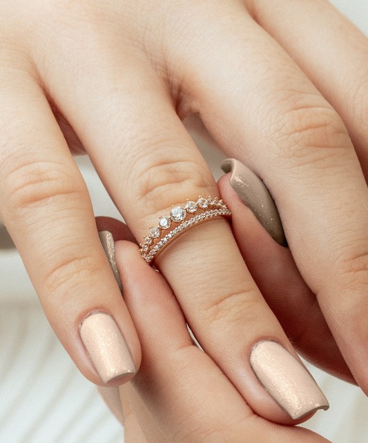 Auksinis žiedas su cirkoniais