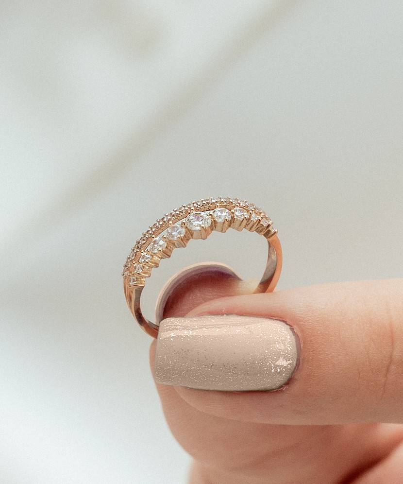 Auksinis žiedas su cirkoniais