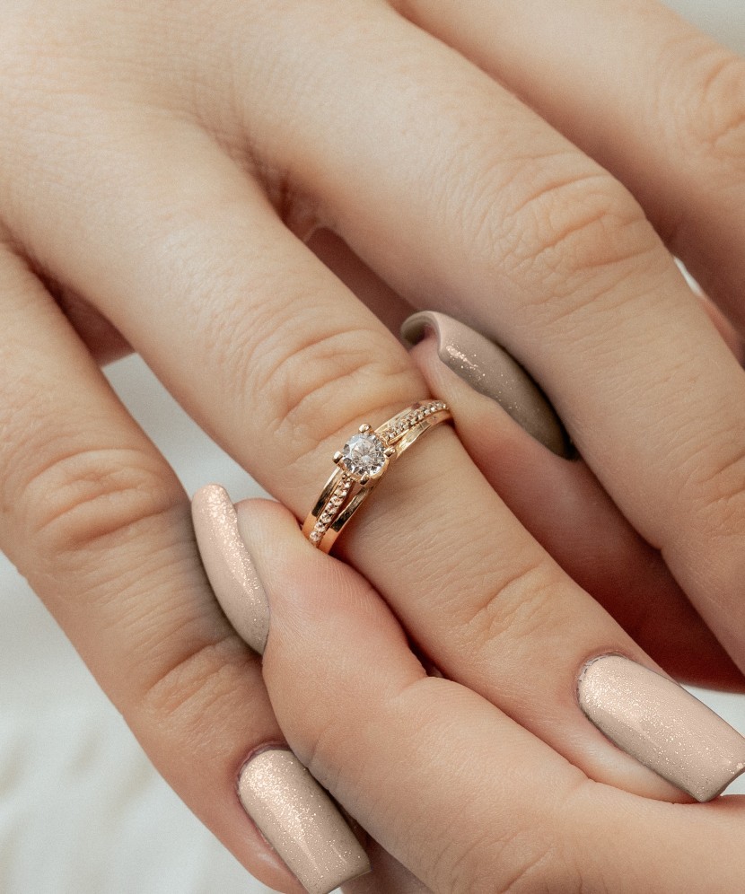 Auksinis žiedas su cirkoniais