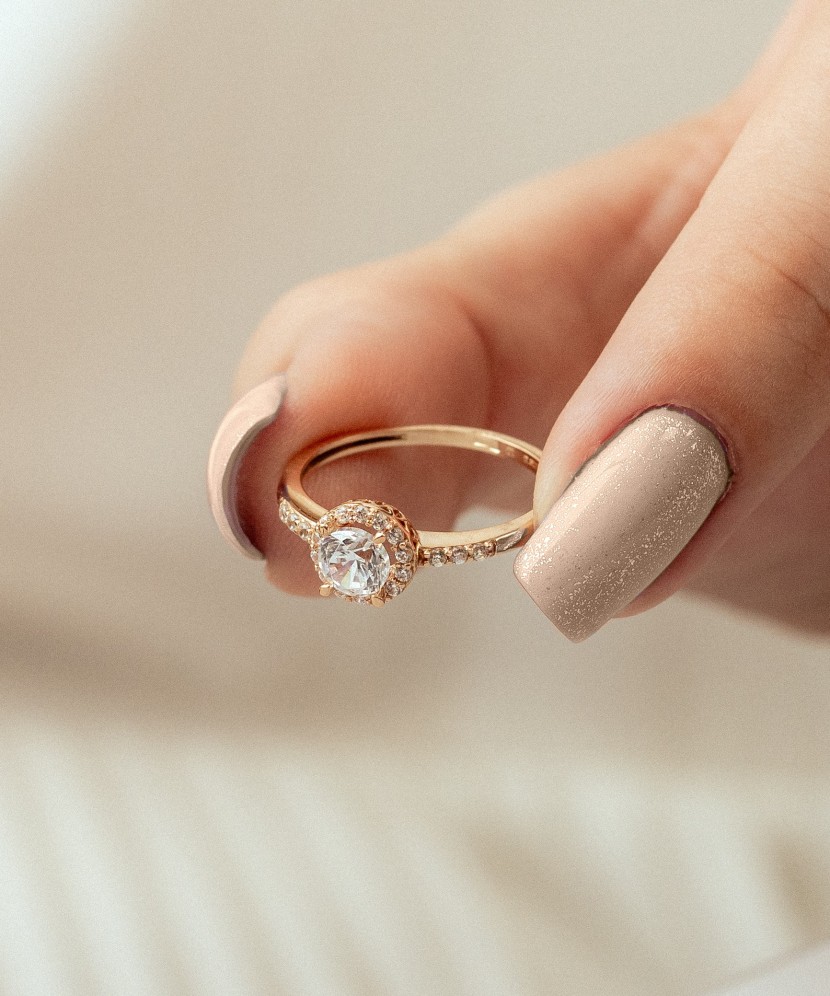 Auksinis žiedas su cirkoniais