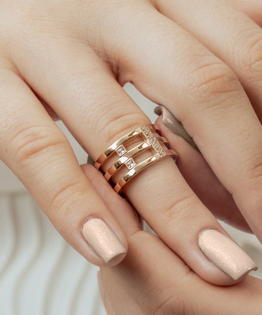 Auksinis žiedas su cirkoniais