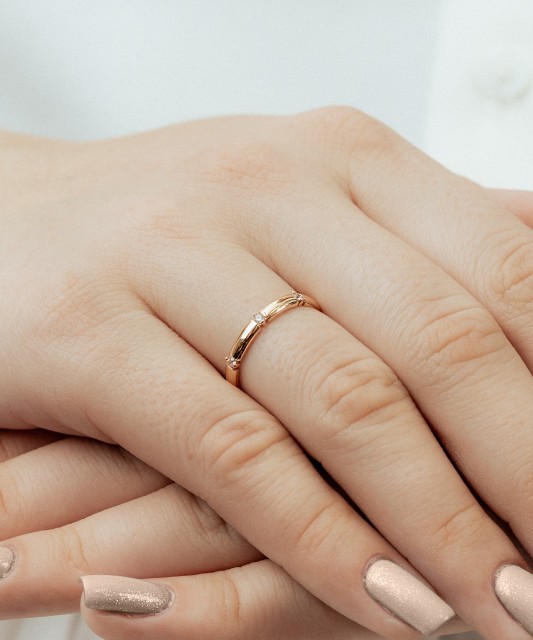 Auksinis žiedas su cirkoniais