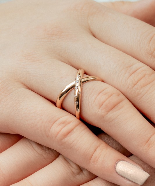 Auksinis žiedas su cirkoniais