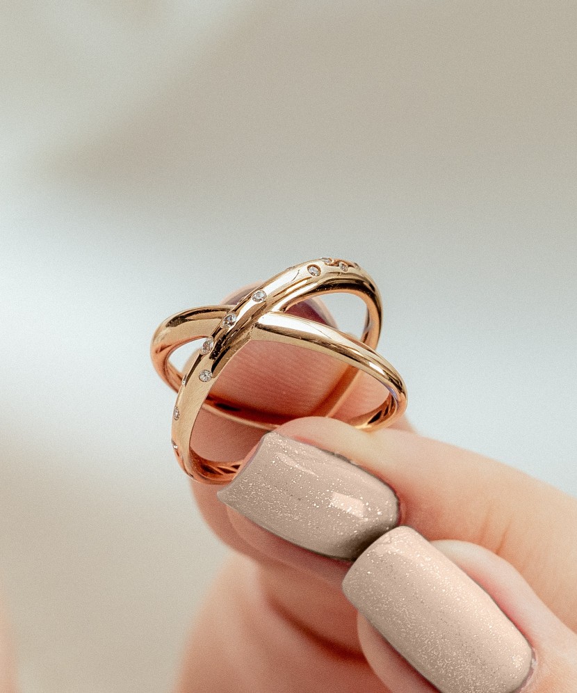 Auksinis žiedas su cirkoniais