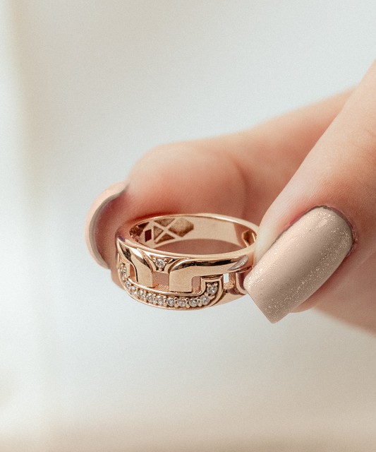 Auksinis žiedas su cirkoniais