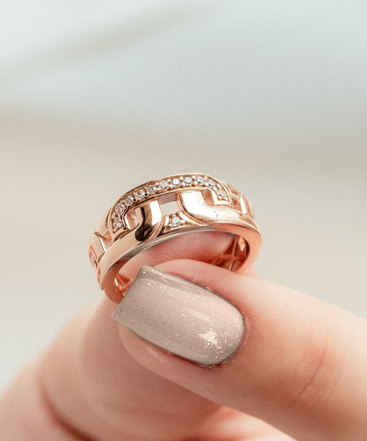 Auksinis žiedas su cirkoniais