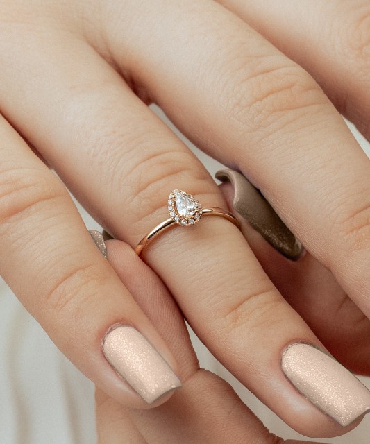 Auksinis žiedas su cirkoniais