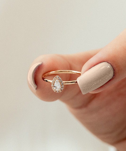 Auksinis žiedas su cirkoniais