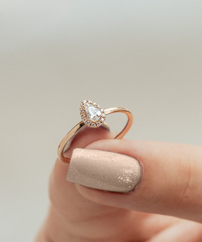 Auksinis žiedas su cirkoniais