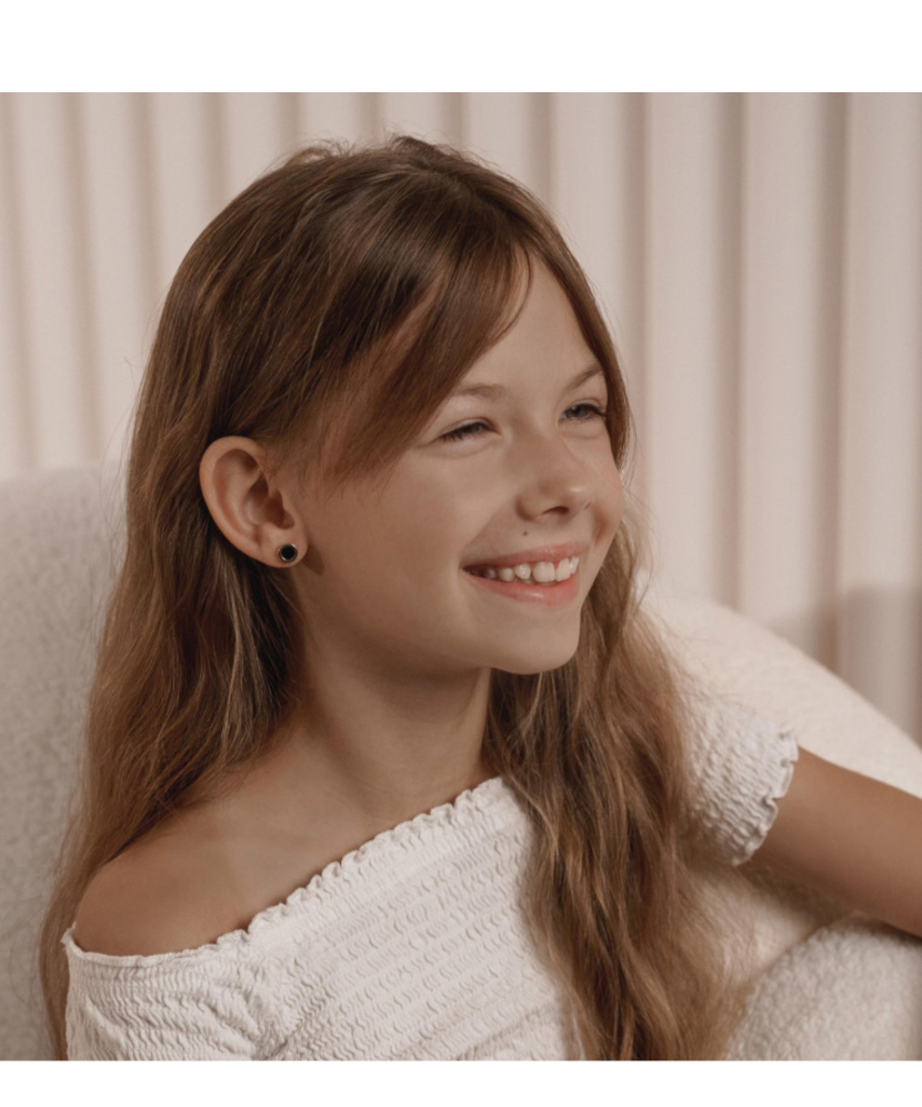 Sidabriniai auskarai dengti auksu su oniksu