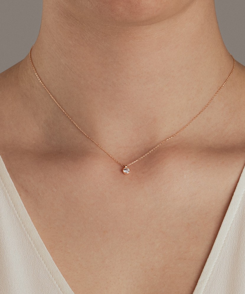 Auksinė grandinėlė su cirkonio pakabuku