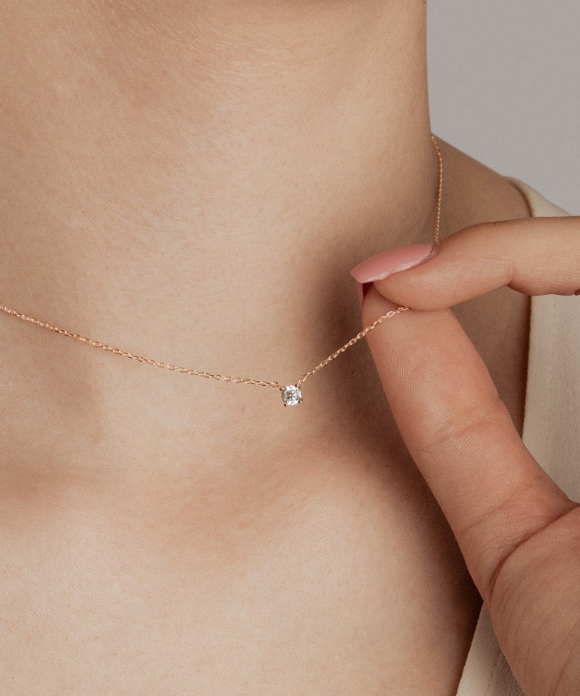 Auksinė grandinėlė su cirkonio pakabuku