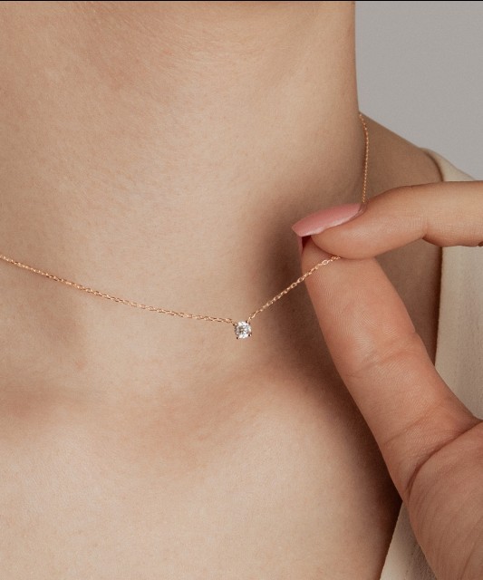 Auksinė grandinėlė su cirkonio pakabuku