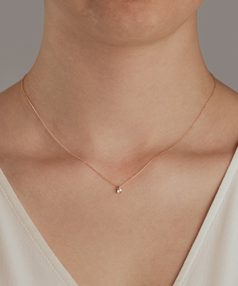 Auksinė grandinėlė su cirkonio pakabuku