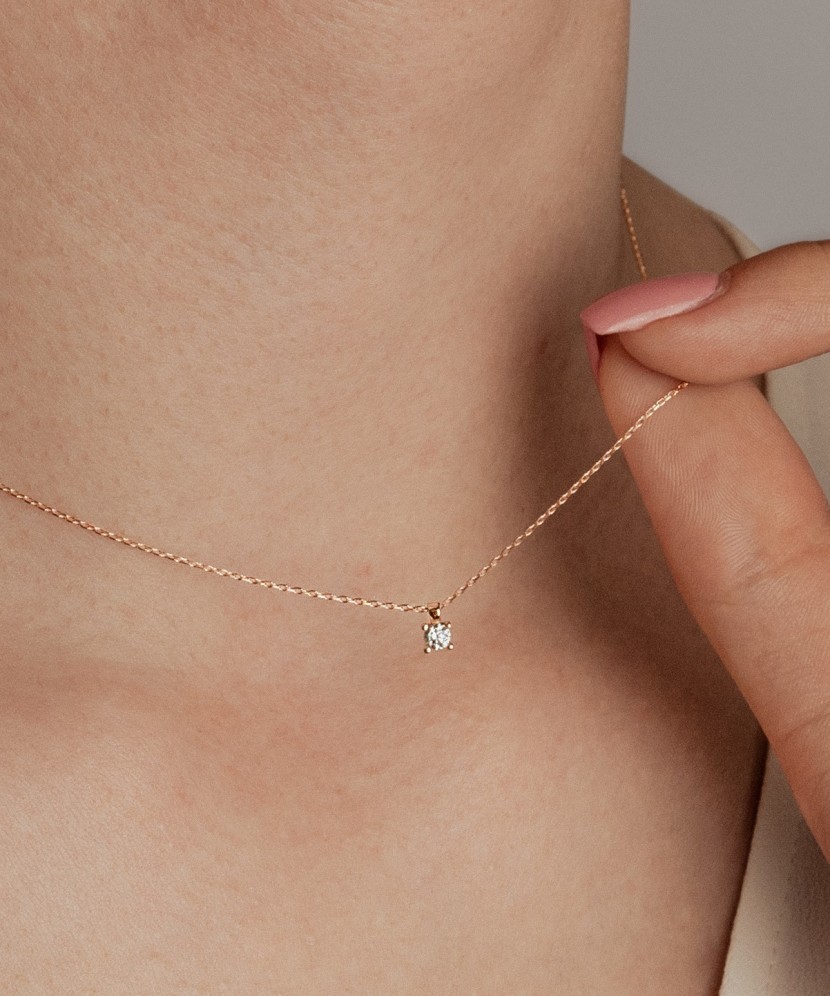 Auksinė grandinėlė su cirkonio pakabuku