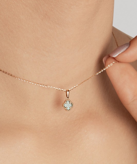 Auksinis pakabukas su malachitu