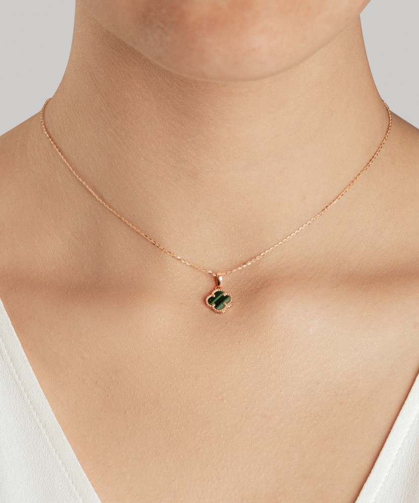 Auksinis pakabukas su malachitu