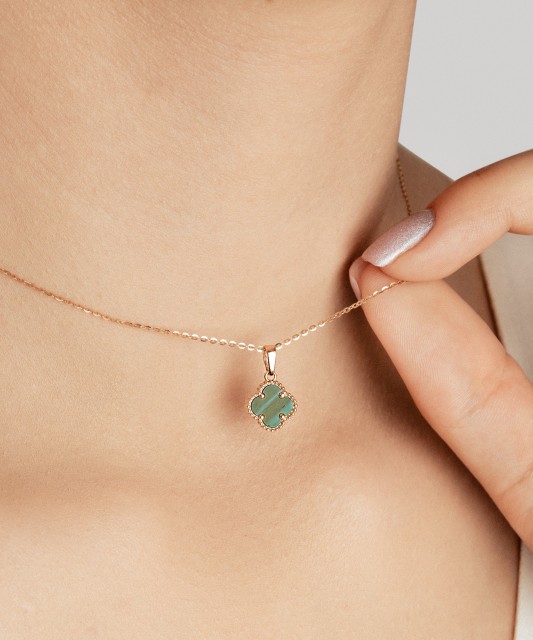 Auksinis pakabukas su malachitu