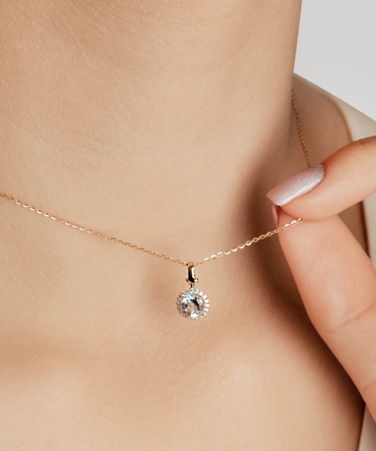 Auksinis pakabukas su cirkoniais