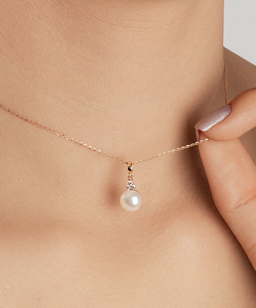 Auksinis pakabukas su perlu ir cirkoniais