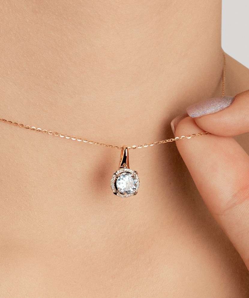 Auksinis pakabukas su deimantais ir topazu