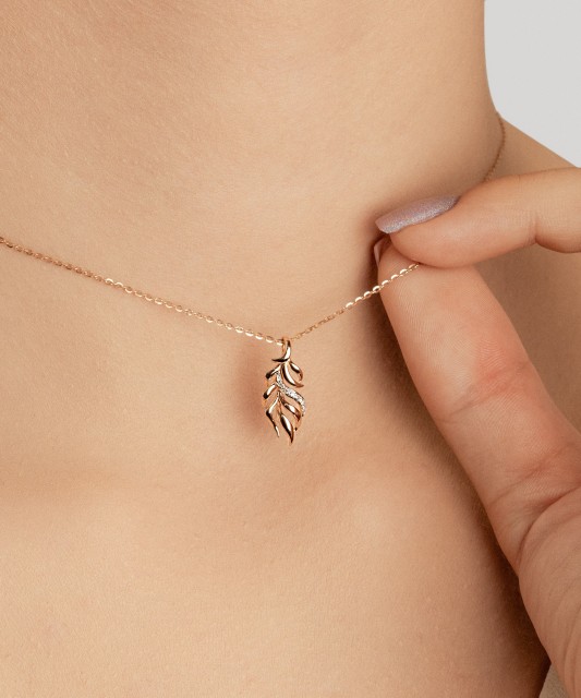 Auksinis pakabukas su deimantais