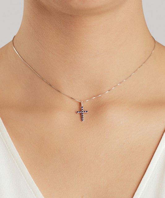 Balto aukso pakabukas su safyrais "Kryželis"