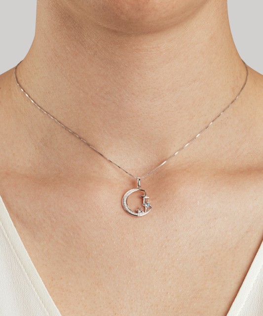 Balto aukso pakabukas su deimantais ir topazu