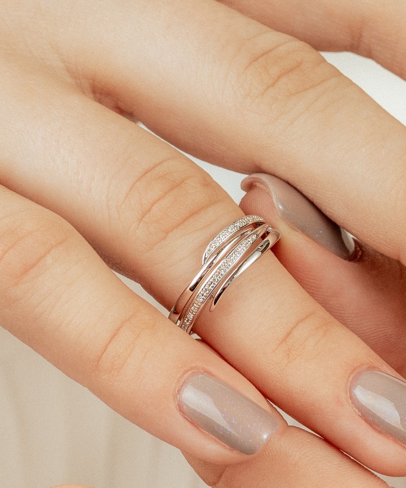 Balto aukso žiedas su deimantais