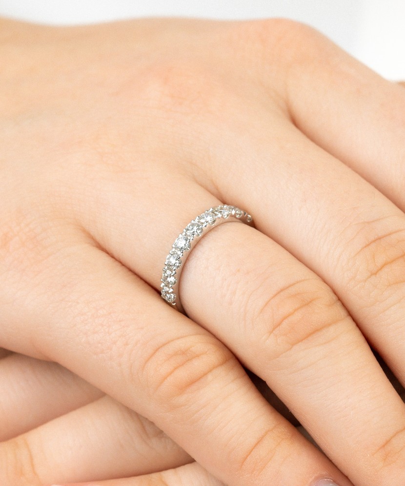 Balto aukso žiedas su deimantais (0.78ct)