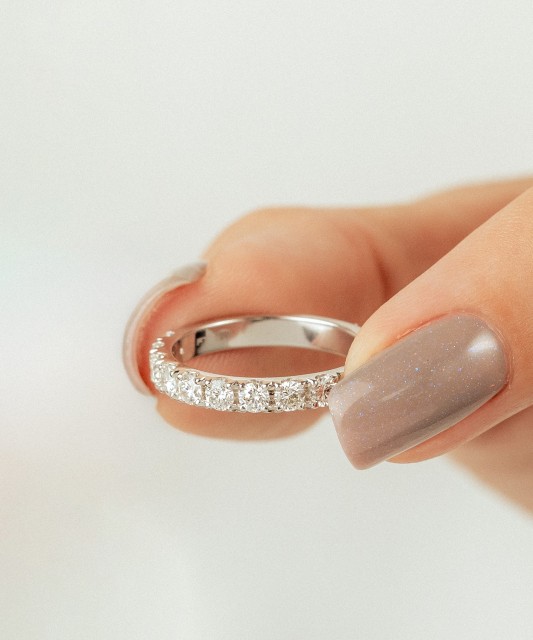 Balto aukso žiedas su deimantais (0.78ct)