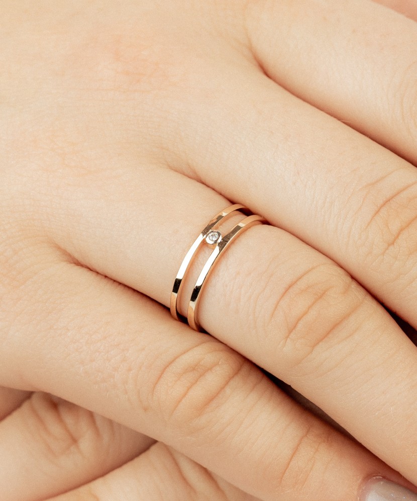 Auksinis žiedas su deimantu