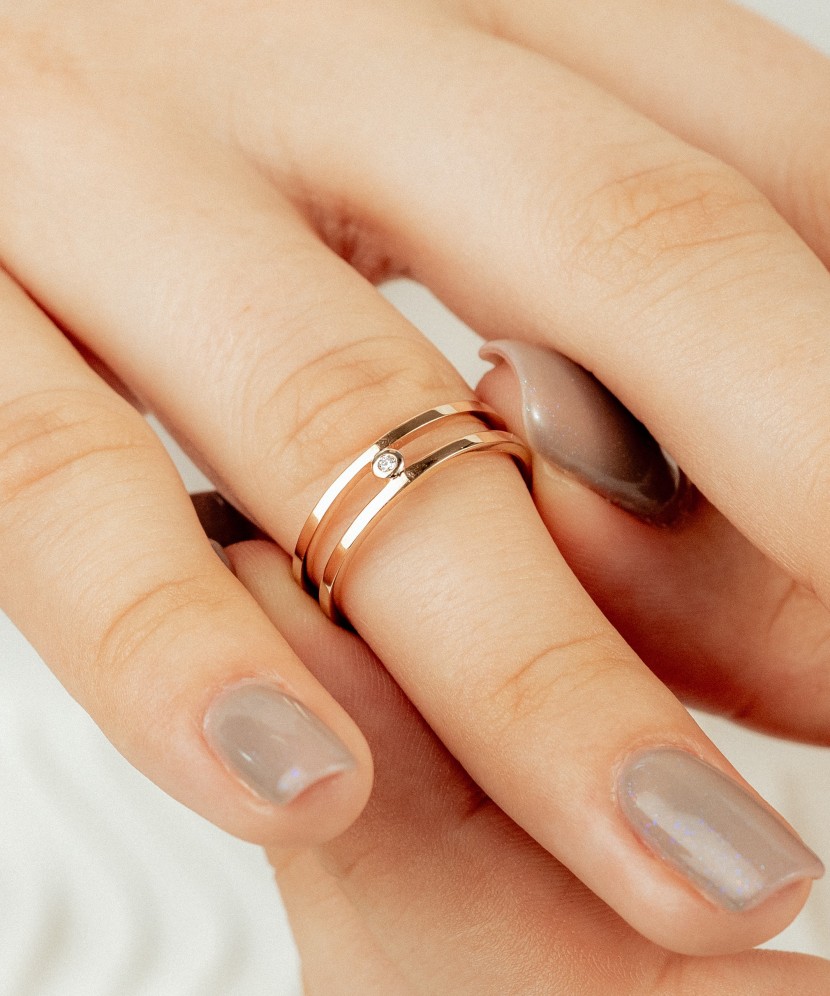 Auksinis žiedas su deimantu