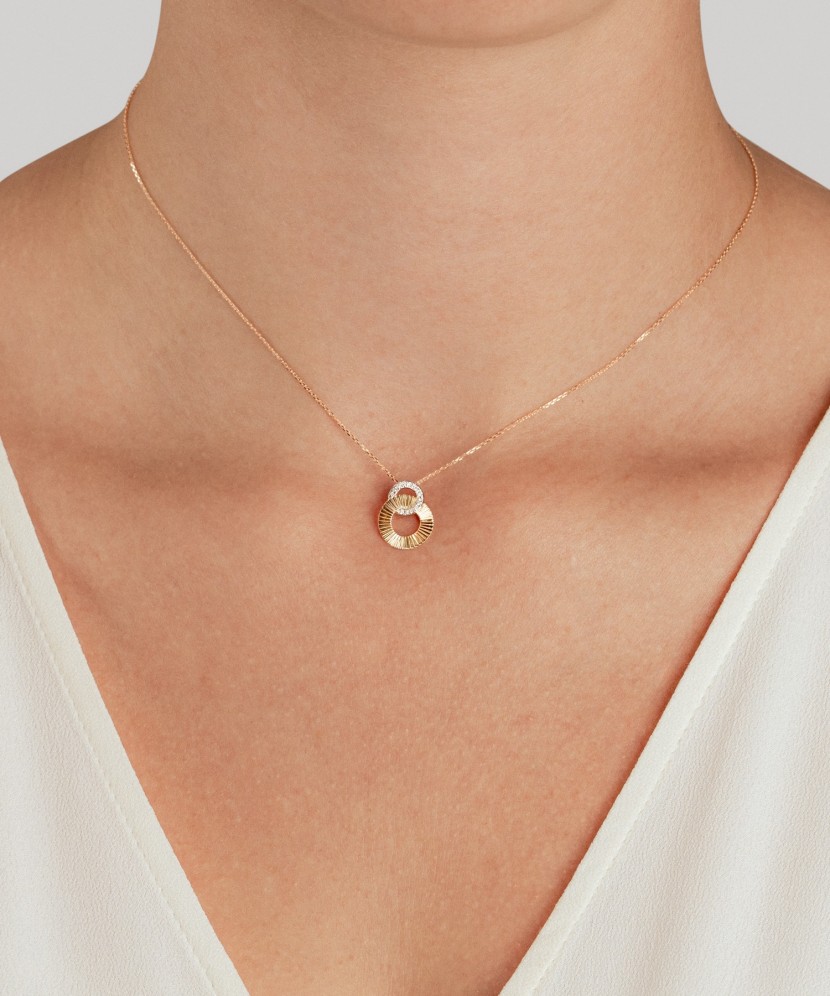 Geltono aukso pakabukas su deimantais