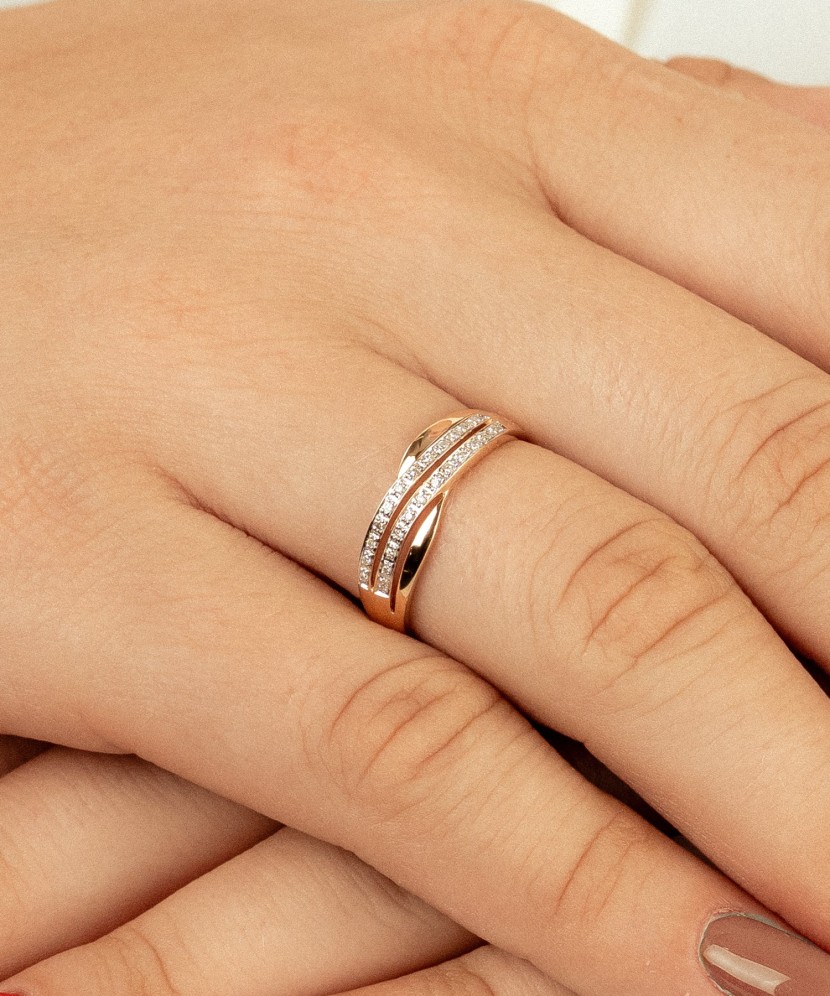 Auksinis žiedas su deimantais