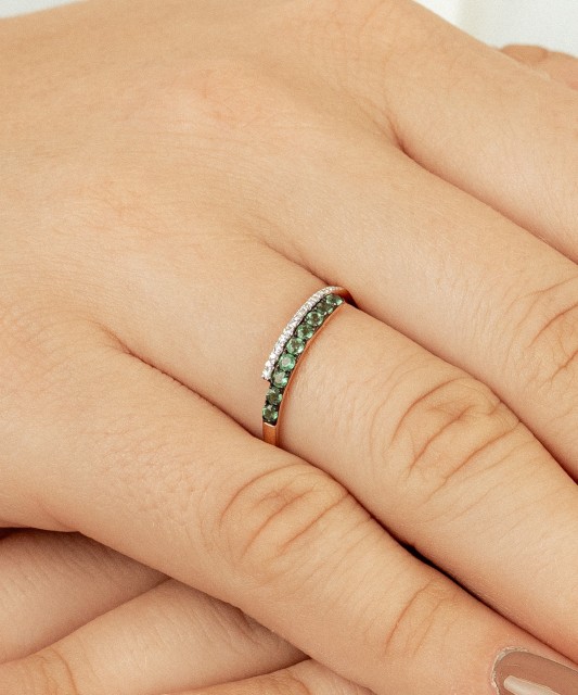 Auksinis žiedas su smaragdais ir deimantais