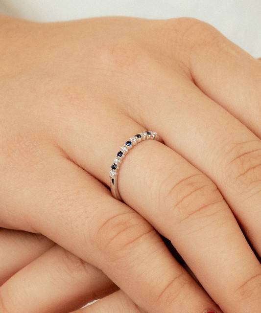 Balto aukso žiedas su safyrais ir deimantais