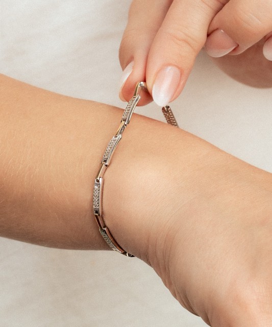 Sidabrinė apyrankė dengta auksu su cirkoniais