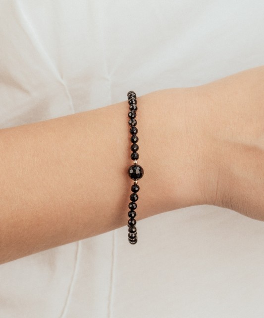 Apyrankė su oniksais ir auksu