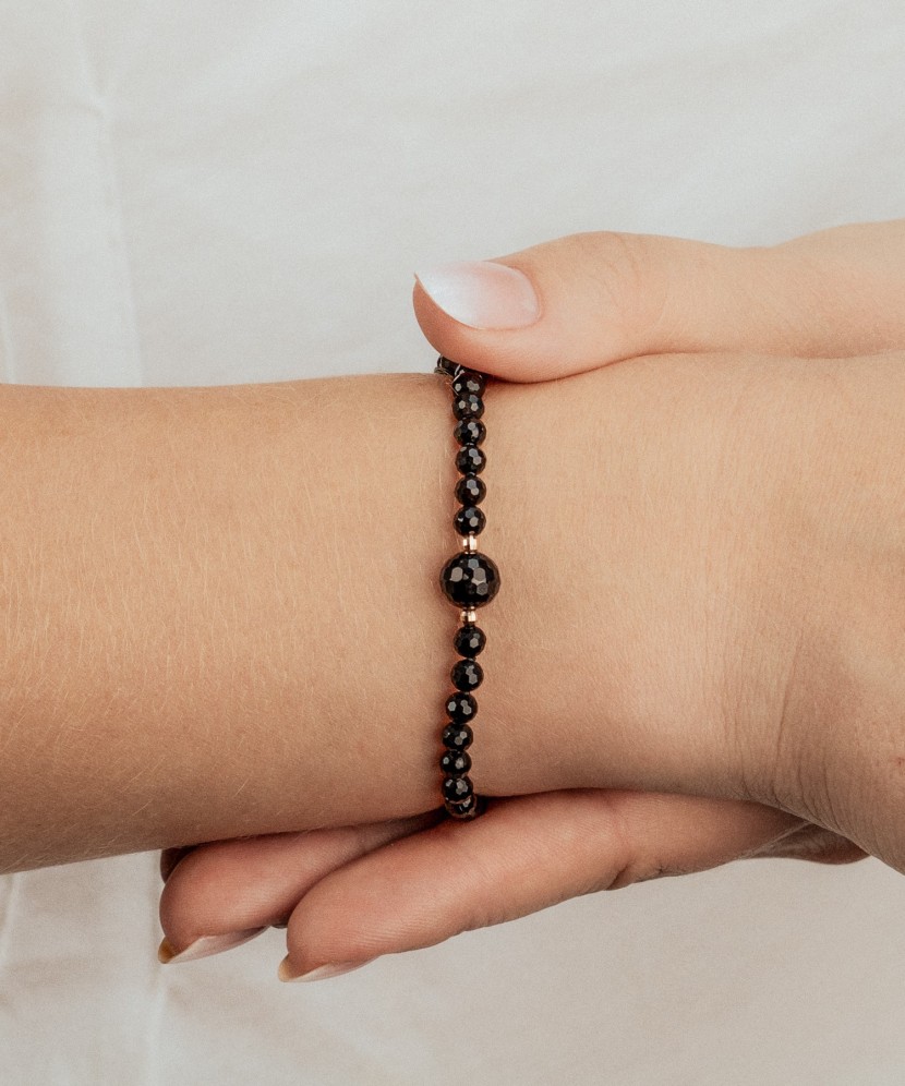 Apyrankė su oniksais ir auksu