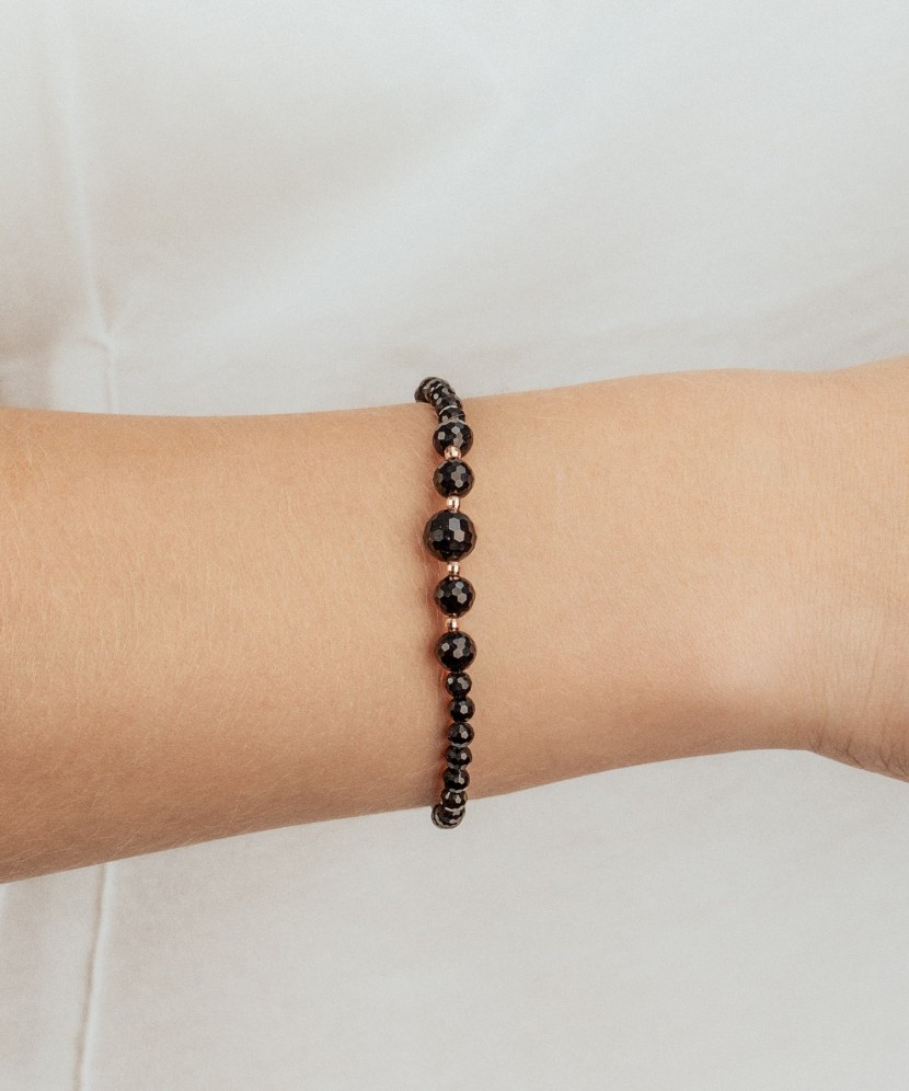 Apyrankė su oniksais ir auksu